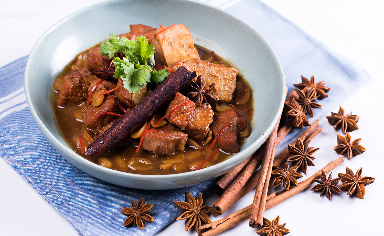 Braised Pork with Fish Sauce (หมูต้มเค็ม)