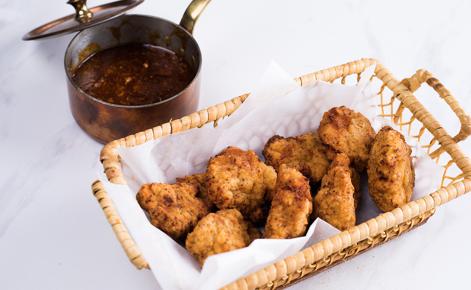 Almost Famous Chicken Nuggets with BBQ Sauce (นักเก็ตไก่เต็มคำกับซอส