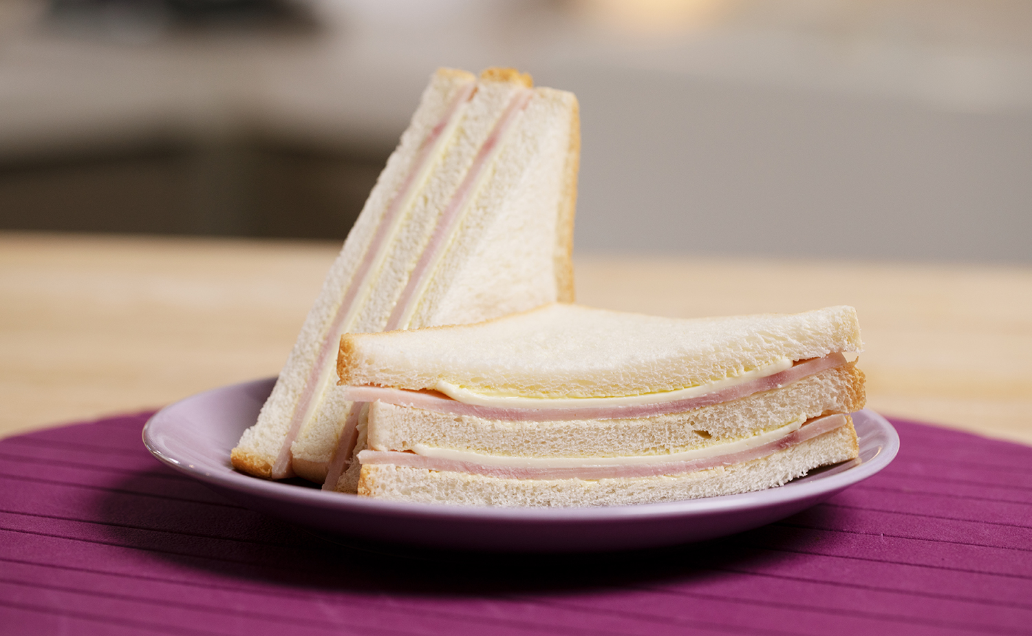 Classic Ham & Cheese Sandwiches (แซนด์วิชแฮมชีส)