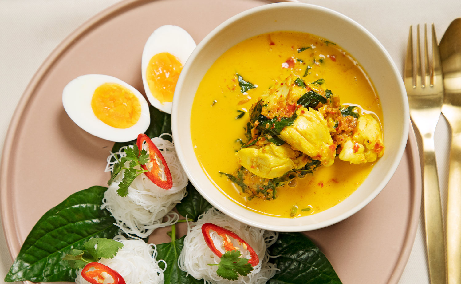 Crab and Betel Leaf Curry (แกงปูใบชะพลู)